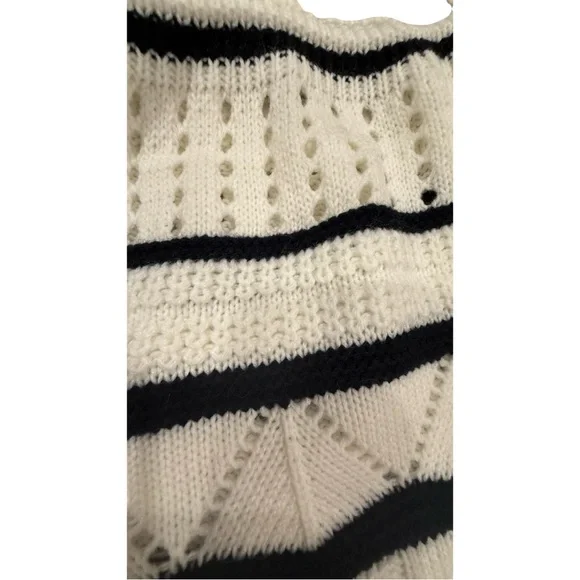 Elegant Cream and Black Knit Dress - Picture 10 of 16